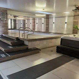 https://elitteessence.hotelsquito.com